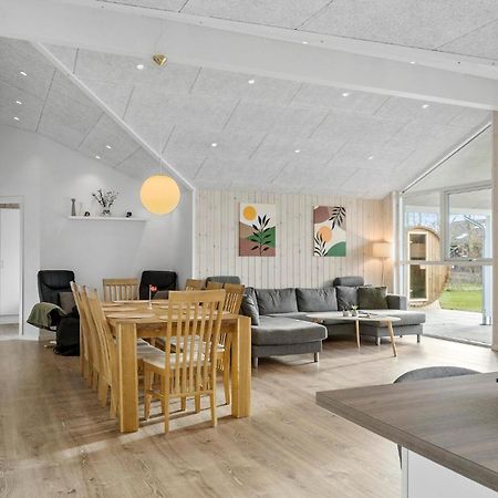 Beautiful Home In Tarm With Sauna 外观 照片