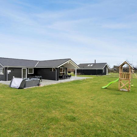 Beautiful Home In Tarm With Sauna 外观 照片