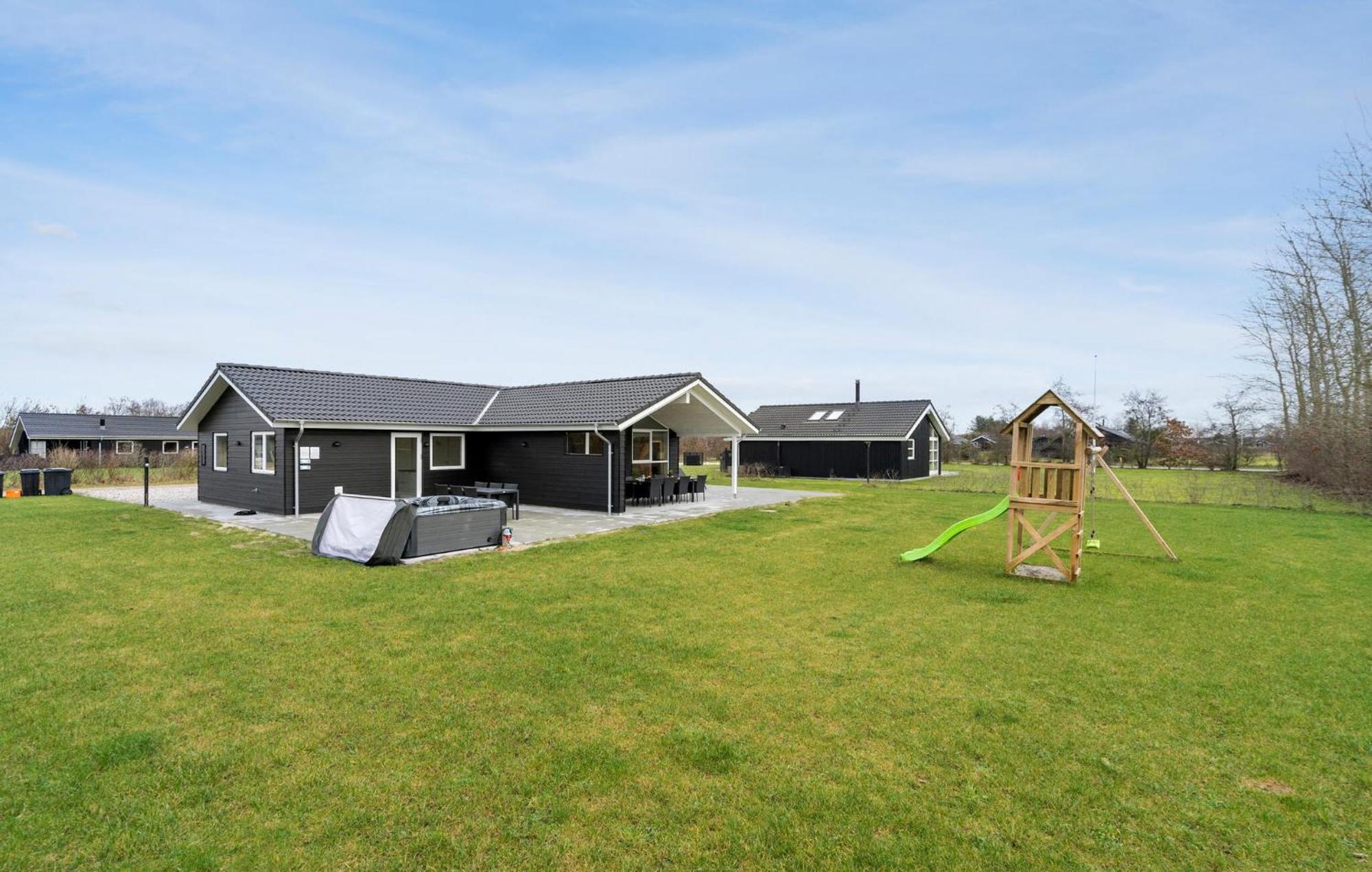 Beautiful Home In Tarm With Sauna 外观 照片